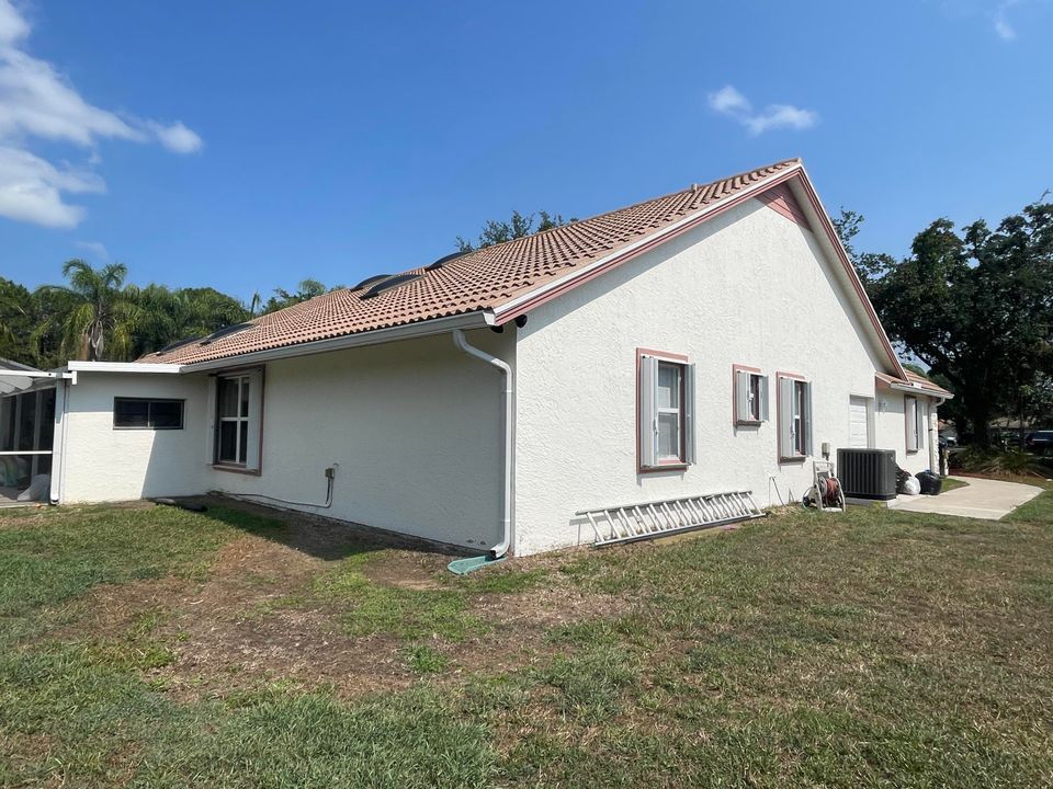 Active With Contract: $400,000 (3 beds, 3 baths, 2000 Square Feet)