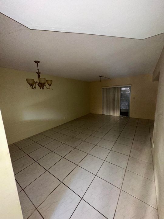 For Sale: $75,000 (2 beds, 1 baths, 894 Square Feet)