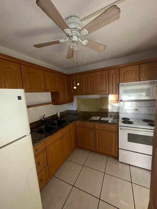 For Sale: $75,000 (2 beds, 1 baths, 894 Square Feet)