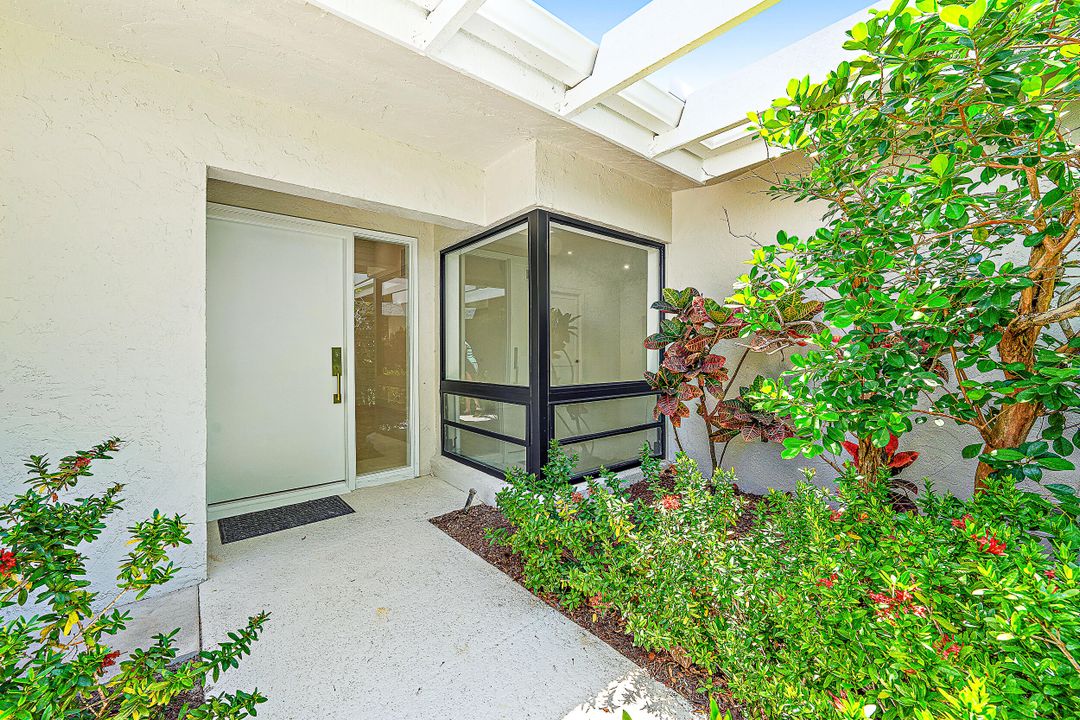 For Sale: $800,000 (2 beds, 2 baths, 1676 Square Feet)
