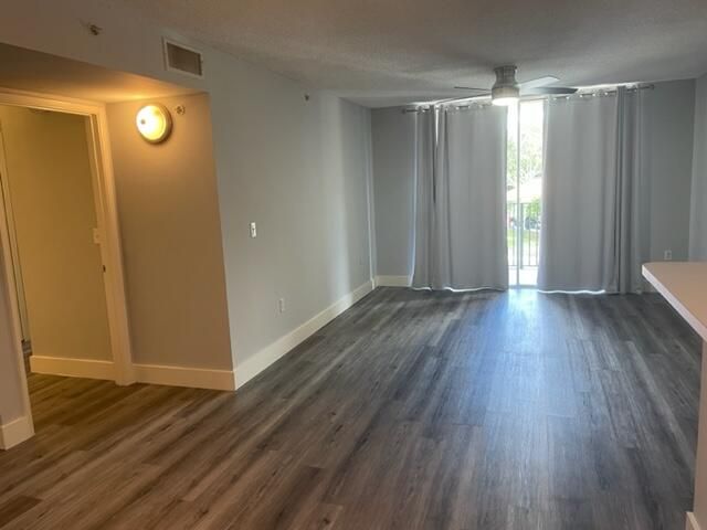 For Rent: $2,250 (2 beds, 2 baths, 1076 Square Feet)