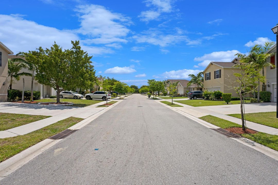 Active With Contract: $599,000 (5 beds, 3 baths, 2526 Square Feet)