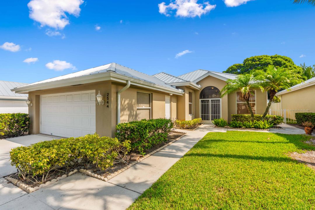 Active With Contract: $3,000 (3 beds, 2 baths, 1952 Square Feet)