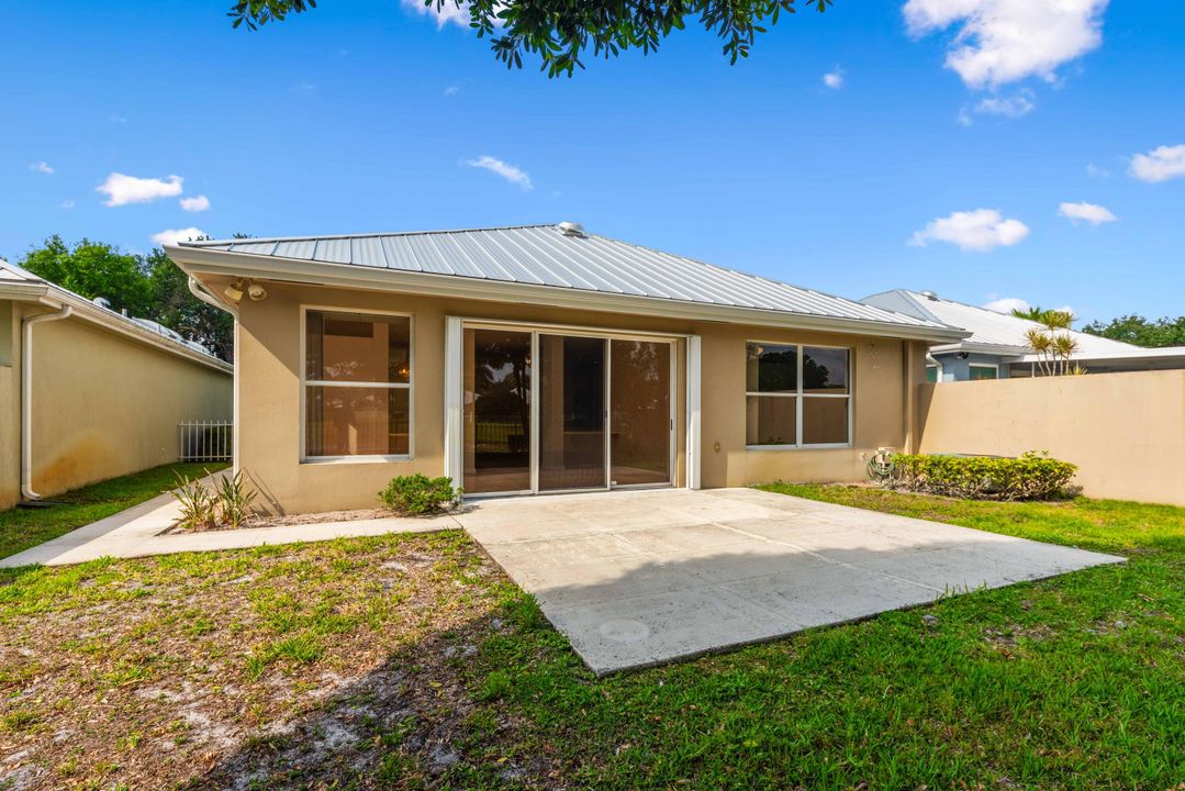 Active With Contract: $3,000 (3 beds, 2 baths, 1952 Square Feet)