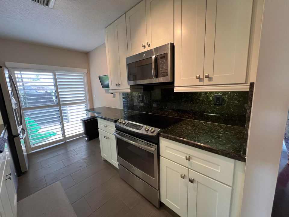 Active With Contract: $259,900 (2 beds, 2 baths, 1255 Square Feet)