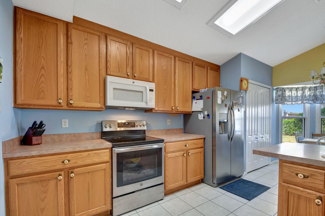 For Sale: $529,000 (3 beds, 2 baths, 2078 Square Feet)