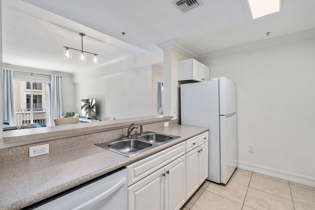 For Sale: $390,000 (2 beds, 2 baths, 1131 Square Feet)