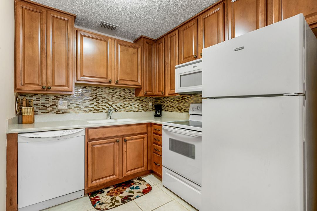 For Sale: $269,900 (1 beds, 1 baths, 1000 Square Feet)