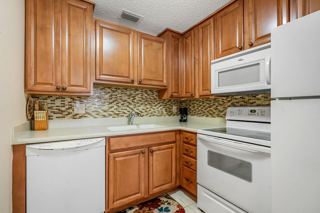 For Sale: $269,900 (1 beds, 1 baths, 1000 Square Feet)