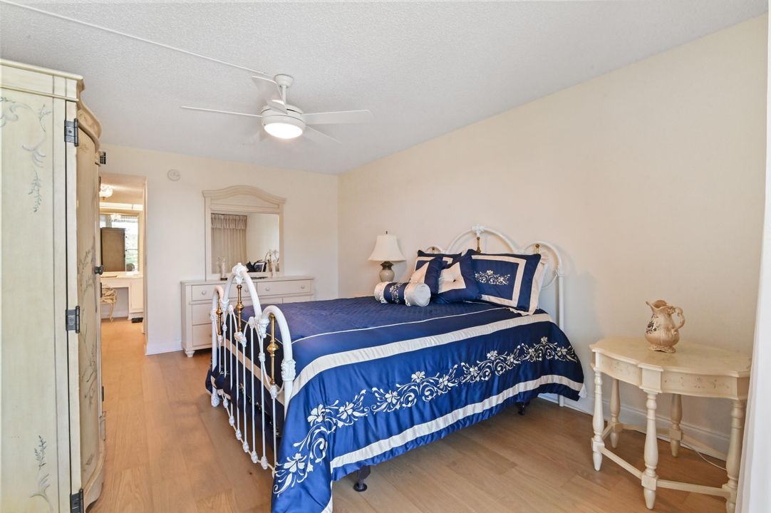 For Sale: $250,000 (2 beds, 2 baths, 1300 Square Feet)