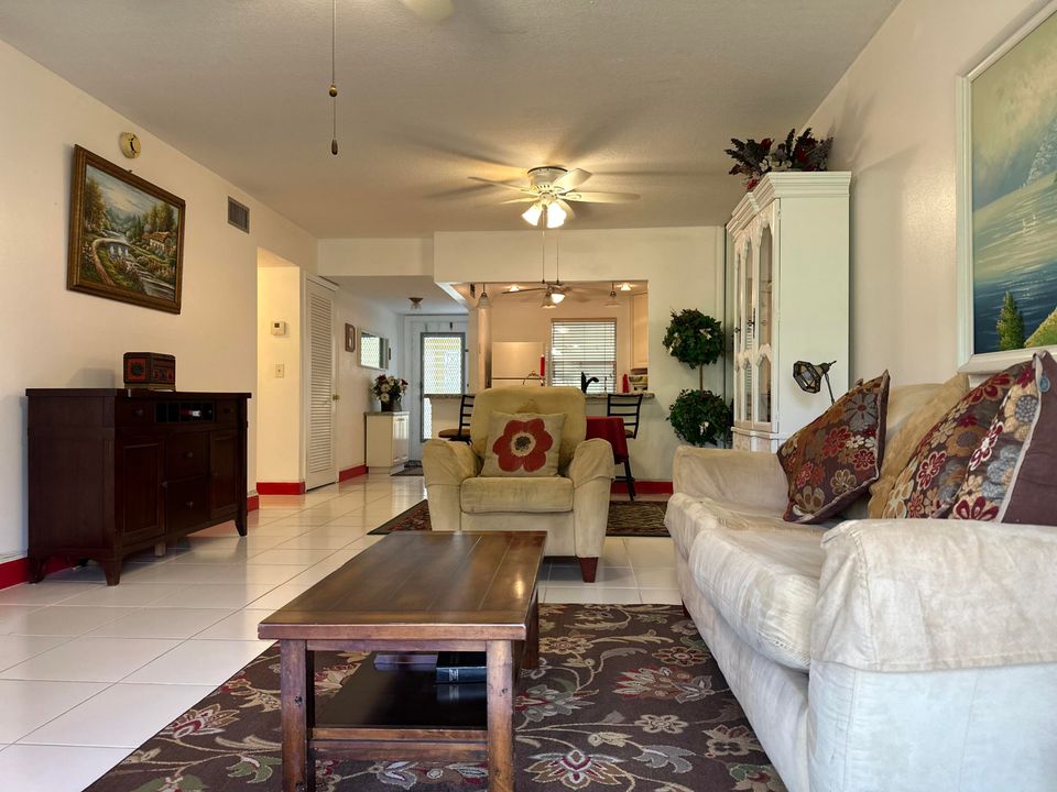 For Sale: $198,000 (2 beds, 2 baths, 955 Square Feet)