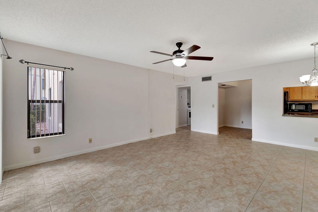 Active With Contract: $219,900 (2 beds, 2 baths, 1106 Square Feet)