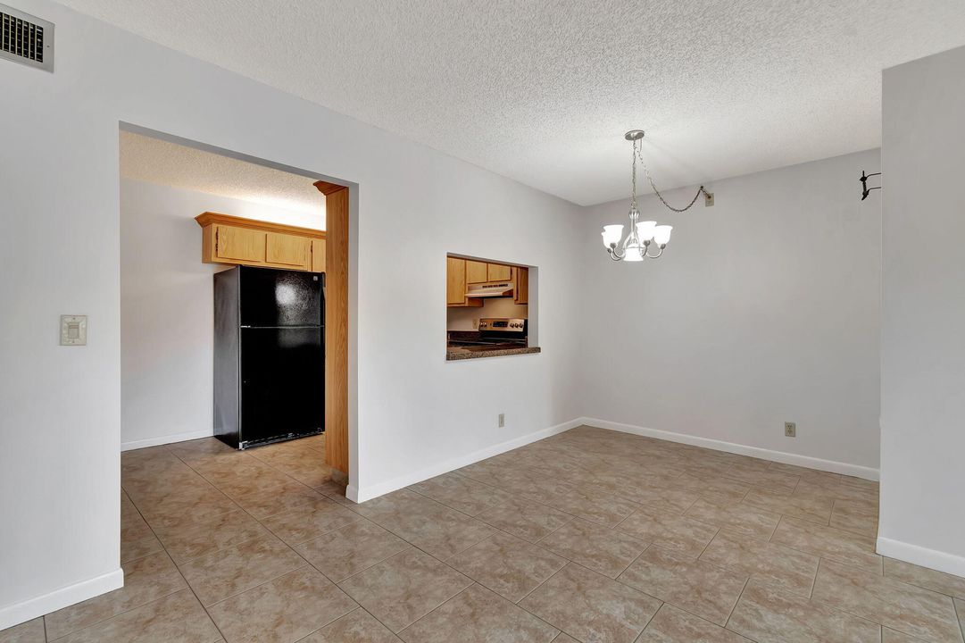 Active With Contract: $219,900 (2 beds, 2 baths, 1106 Square Feet)