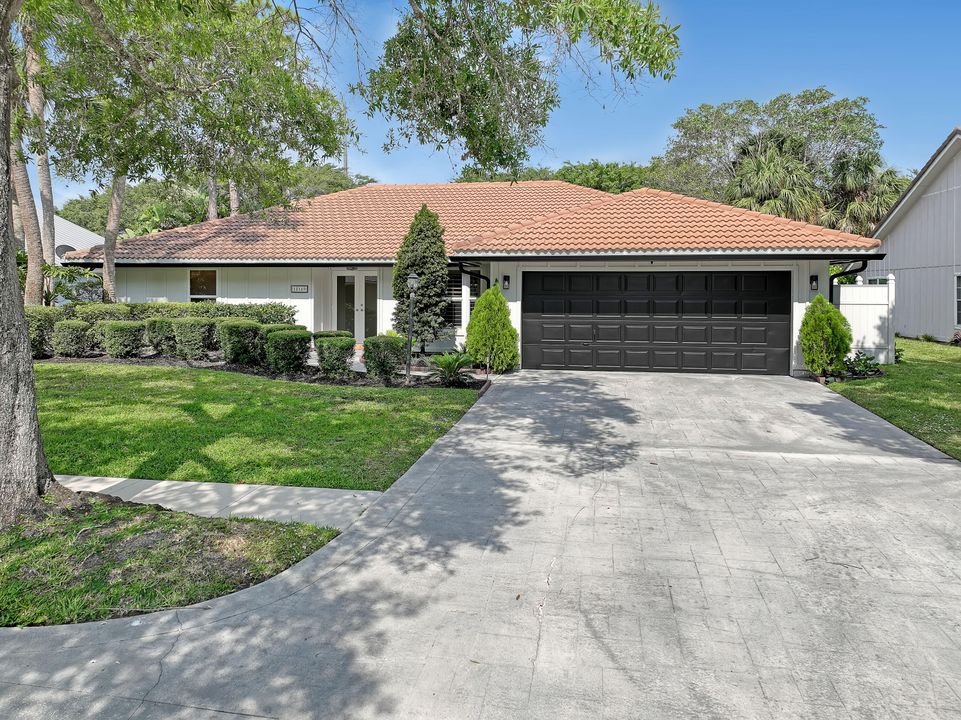 Active With Contract: $975,000 (3 beds, 2 baths, 2375 Square Feet)