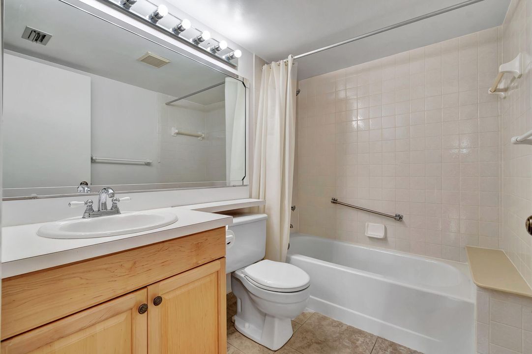 Active With Contract: $219,900 (2 beds, 2 baths, 1106 Square Feet)