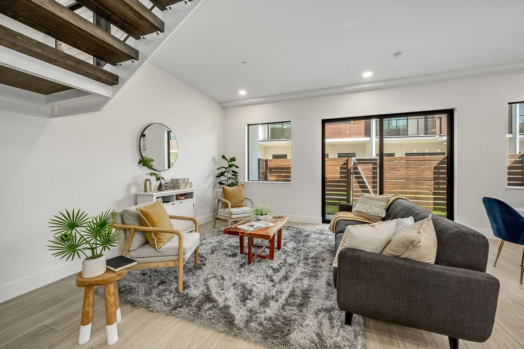 For Sale: $1,050,000 (3 beds, 2 baths, 1901 Square Feet)
