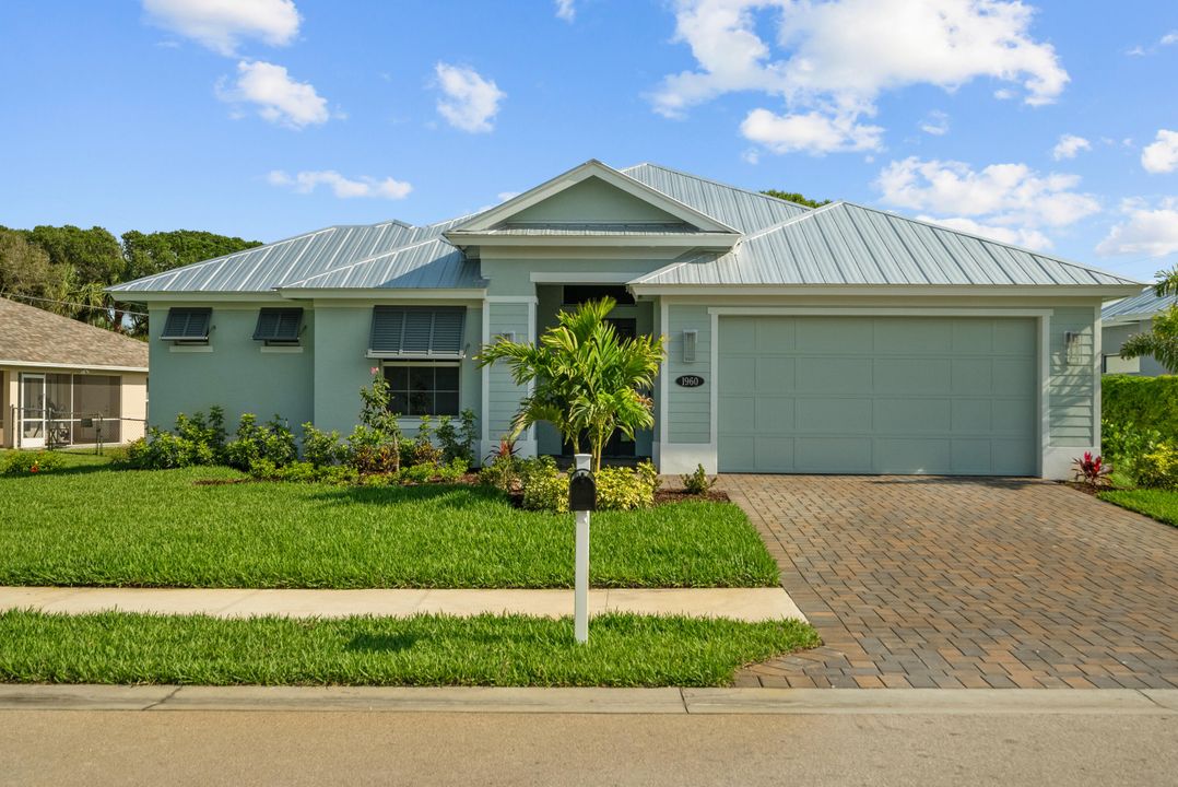 Active With Contract: $976,000 (3 beds, 2 baths, 2529 Square Feet)