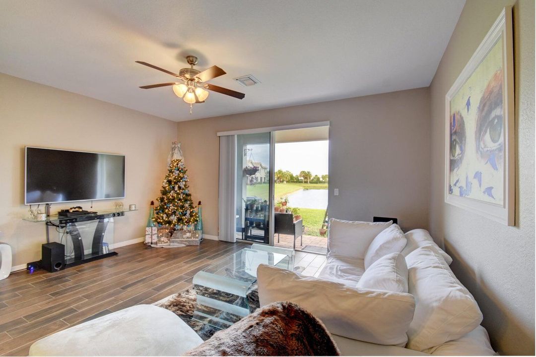 For Sale: $399,900 (3 beds, 2 baths, 1578 Square Feet)
