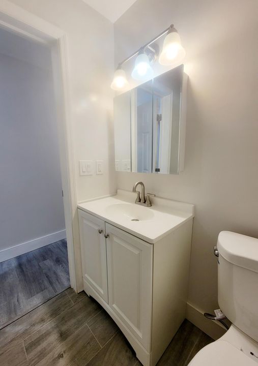 Active With Contract: $2,800 (3 beds, 1 baths, 1216 Square Feet)