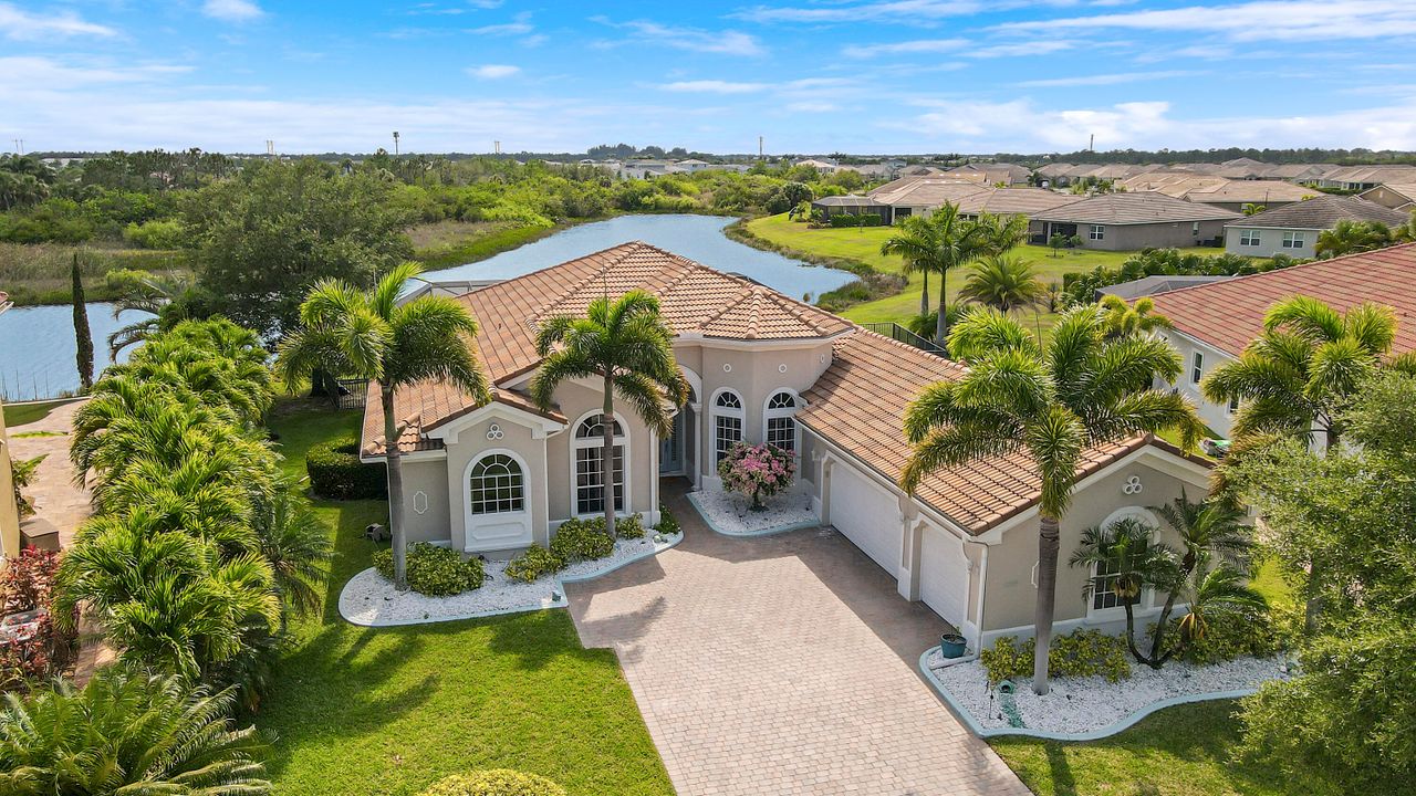 For Sale: $833,000 (3 beds, 3 baths, 2838 Square Feet)