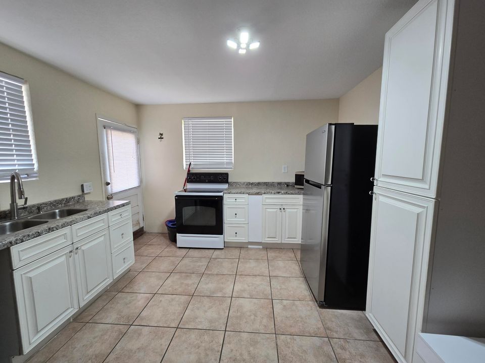 For Sale: $189,000 (2 beds, 2 baths, 1320 Square Feet)