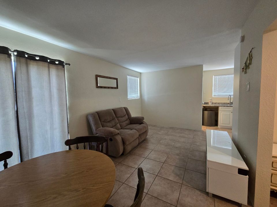 For Sale: $189,000 (2 beds, 2 baths, 1320 Square Feet)