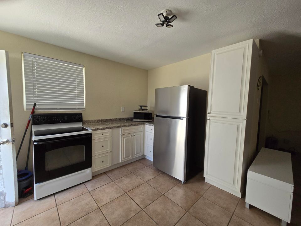 For Sale: $189,000 (2 beds, 2 baths, 1320 Square Feet)