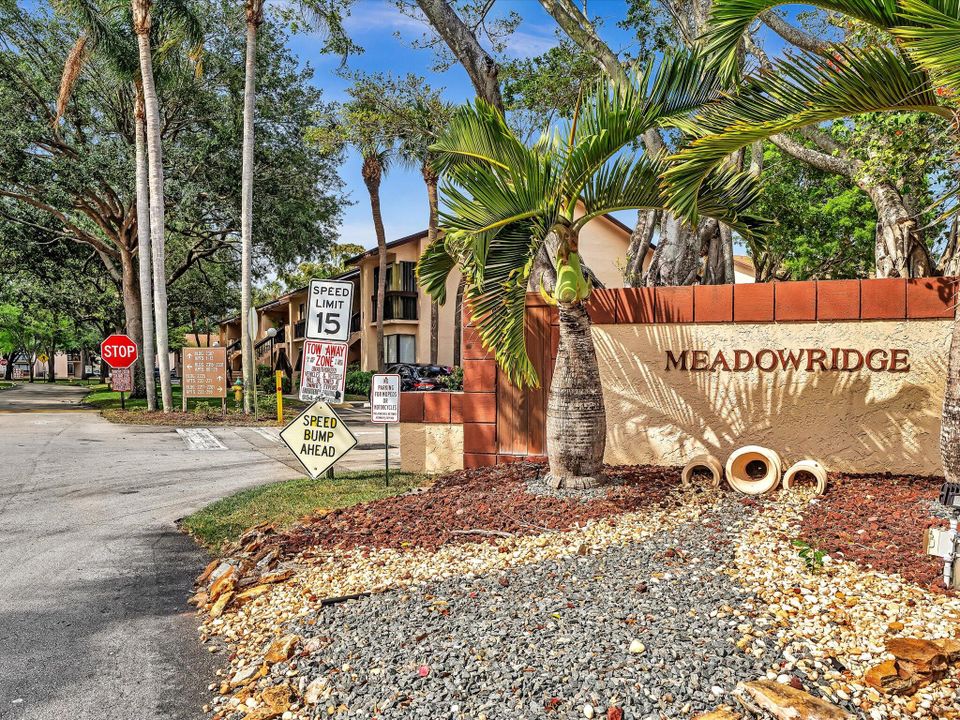 For Sale: $325,000 (3 beds, 2 baths, 1200 Square Feet)