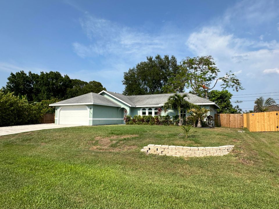 Active With Contract: $395,000 (3 beds, 2 baths, 1460 Square Feet)