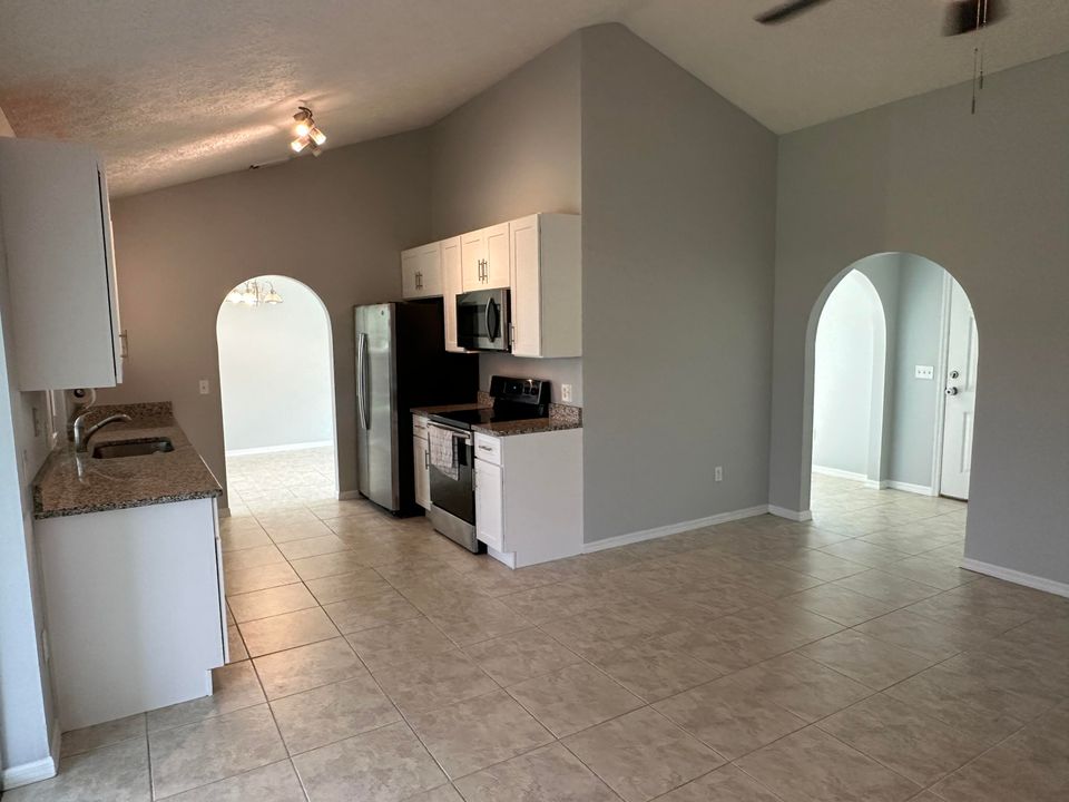 Active With Contract: $395,000 (3 beds, 2 baths, 1460 Square Feet)