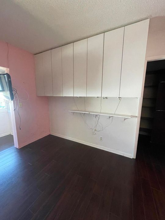 For Sale: $84,900 (1 beds, 1 baths, 706 Square Feet)