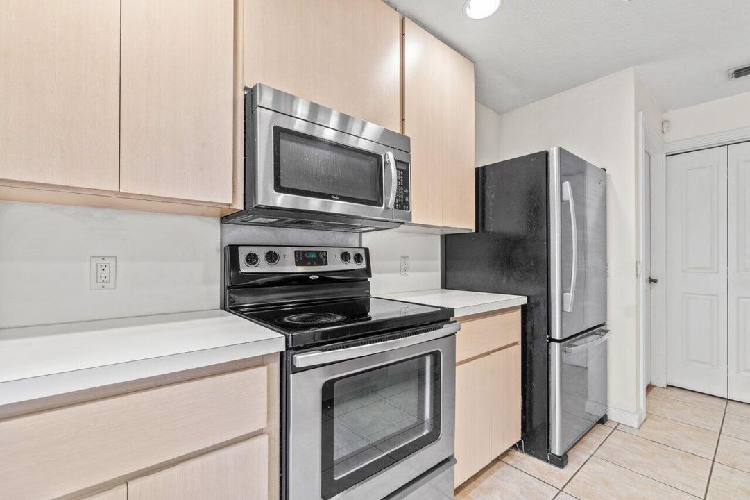 For Sale: $334,000 (2 beds, 2 baths, 1152 Square Feet)