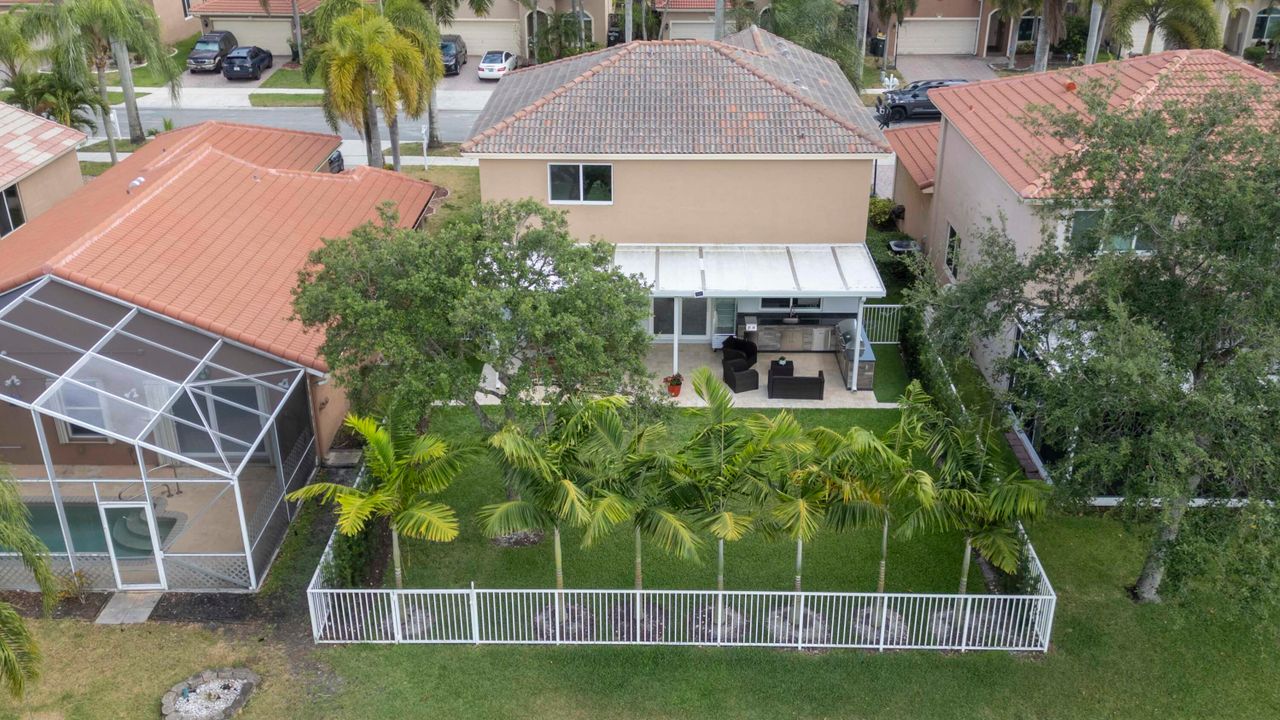 En Venta: $759,000 (4 camas, 2 baños, 1906 Pies cuadrados)