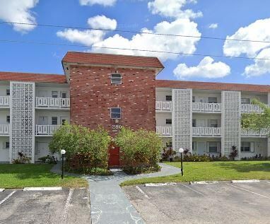 Active With Contract: $1,700 (2 beds, 2 baths, 950 Square Feet)