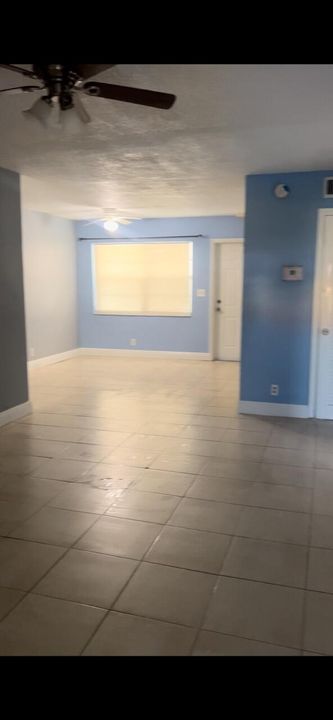 Active With Contract: $1,700 (2 beds, 2 baths, 950 Square Feet)