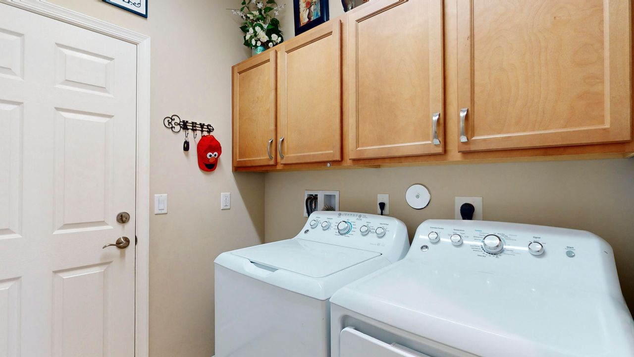 For Sale: $369,000 (2 beds, 2 baths, 1572 Square Feet)