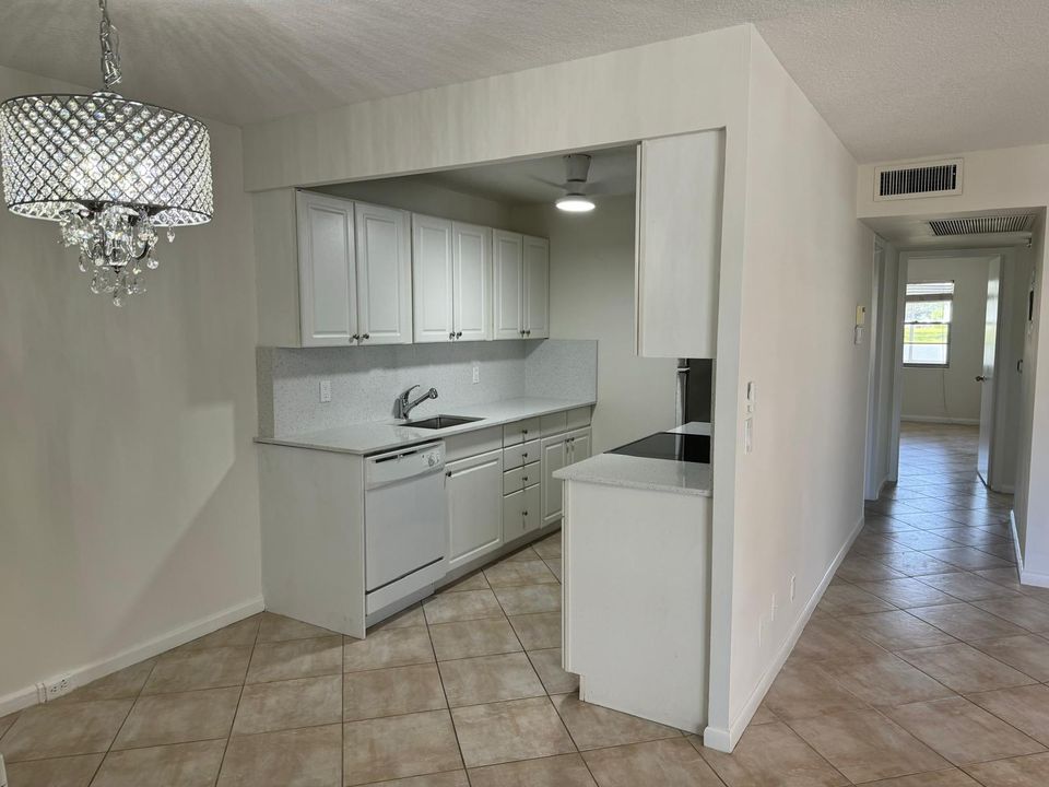 For Rent: $1,850 (2 beds, 1 baths, 861 Square Feet)