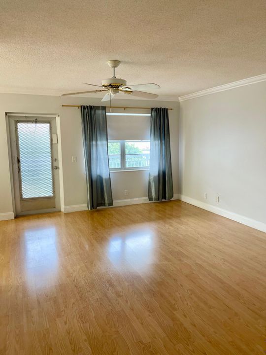 For Rent: $1,700 (2 beds, 1 baths, 798 Square Feet)