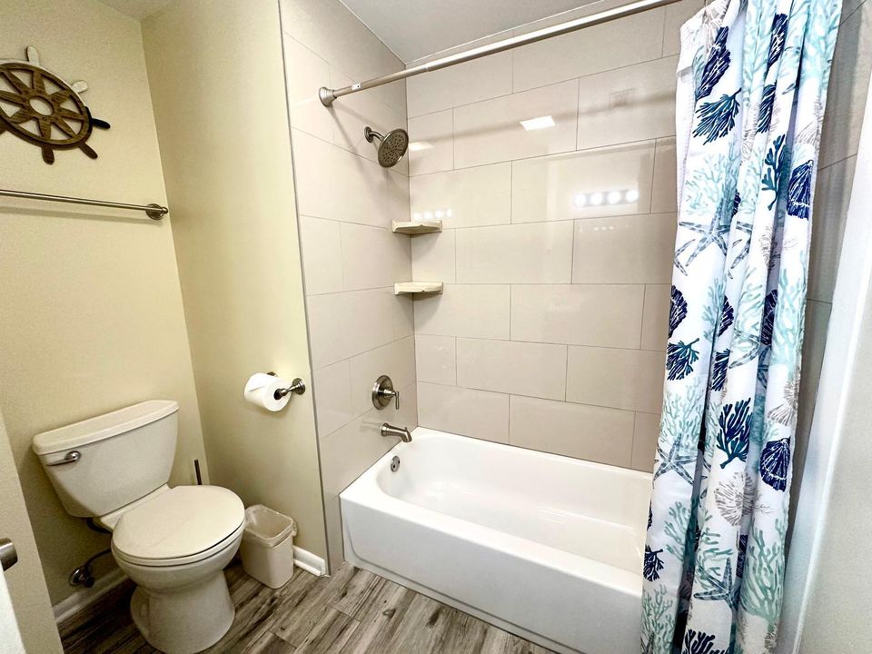 For Rent: $2,750 (2 beds, 2 baths, 892 Square Feet)