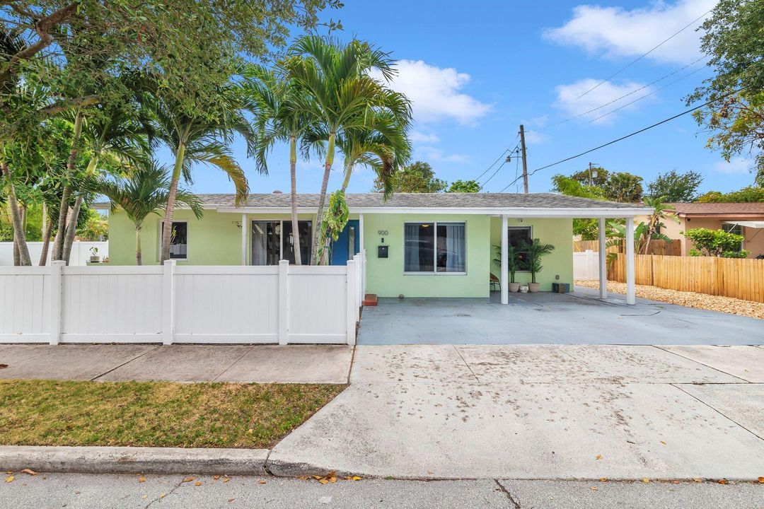 For Sale: $699,000 (3 beds, 2 baths, 1278 Square Feet)