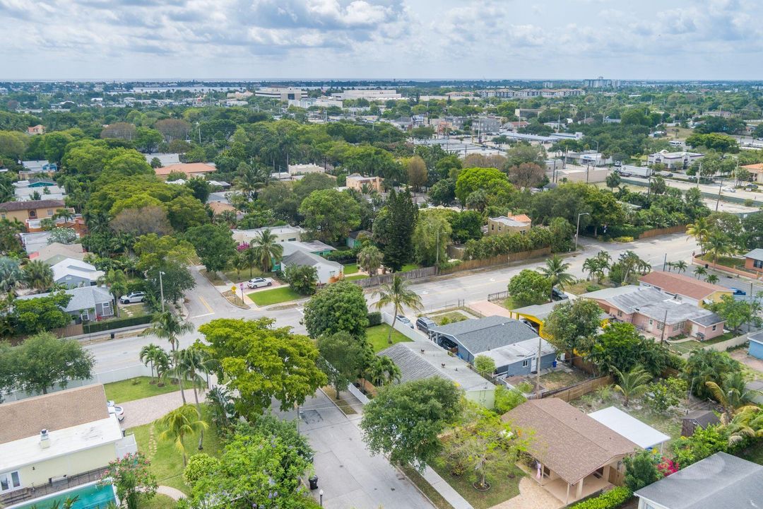 For Sale: $729,000 (3 beds, 2 baths, 1278 Square Feet)