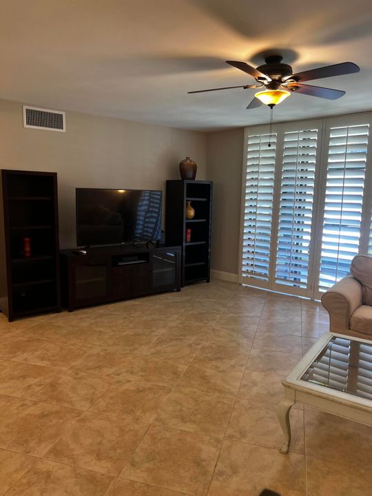 For Rent: $3,000 (2 beds, 2 baths, 1348 Square Feet)