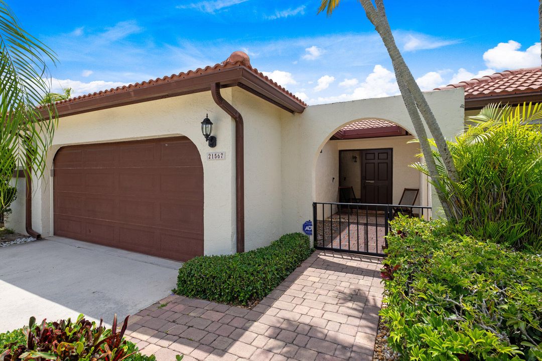 Active With Contract: $4,800 (3 beds, 3 baths, 1750 Square Feet)