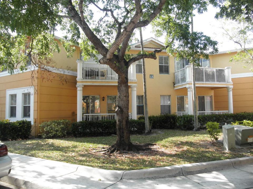 Active With Contract: $2,100 (3 beds, 2 baths, 1457 Square Feet)