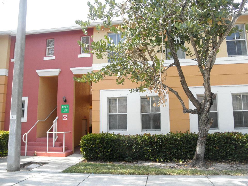 Active With Contract: $2,100 (3 beds, 2 baths, 1457 Square Feet)