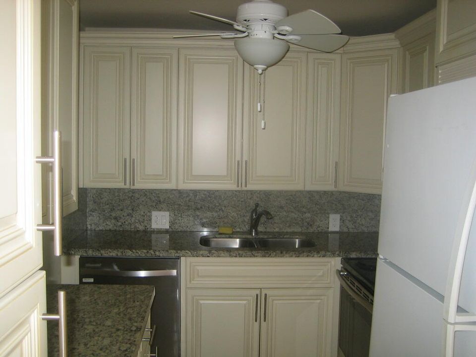 For Rent: $1,650 (2 beds, 1 baths, 840 Square Feet)