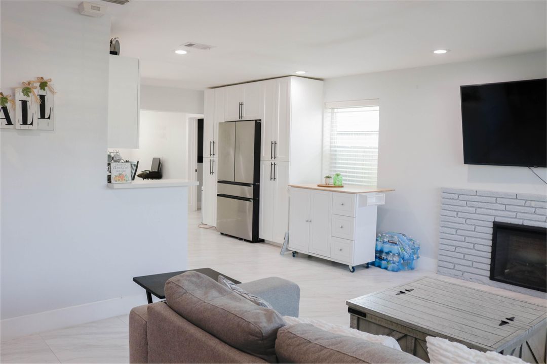 Active With Contract: $460,000 (3 beds, 2 baths, 1311 Square Feet)