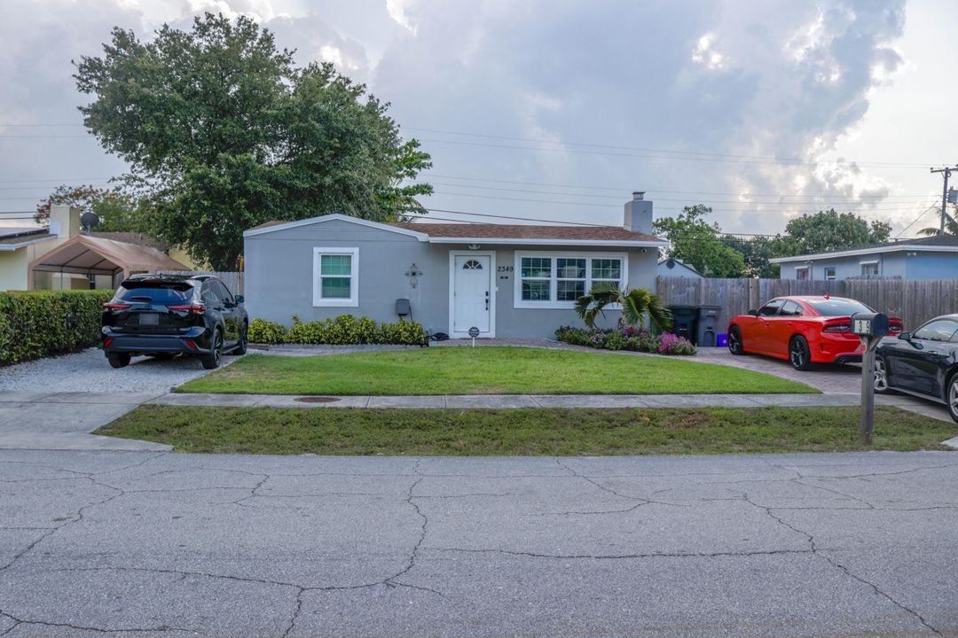 Active With Contract: $460,000 (3 beds, 2 baths, 1311 Square Feet)