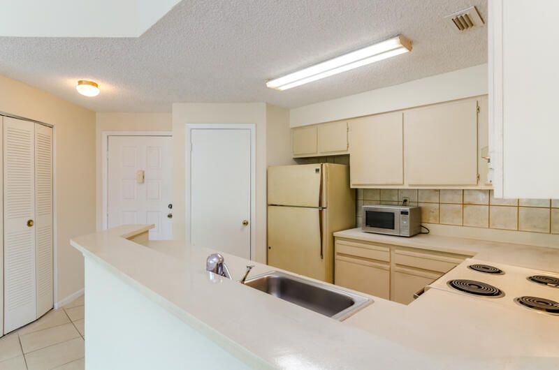 For Sale: $225,000 (2 beds, 2 baths, 858 Square Feet)