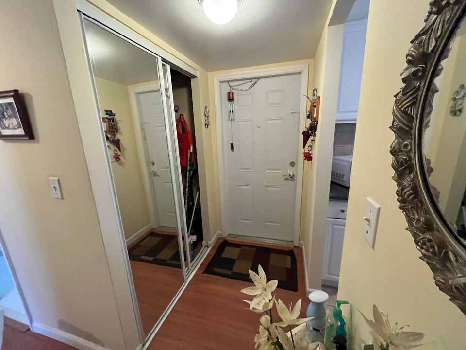 For Sale: $119,000 (1 beds, 1 baths, 640 Square Feet)